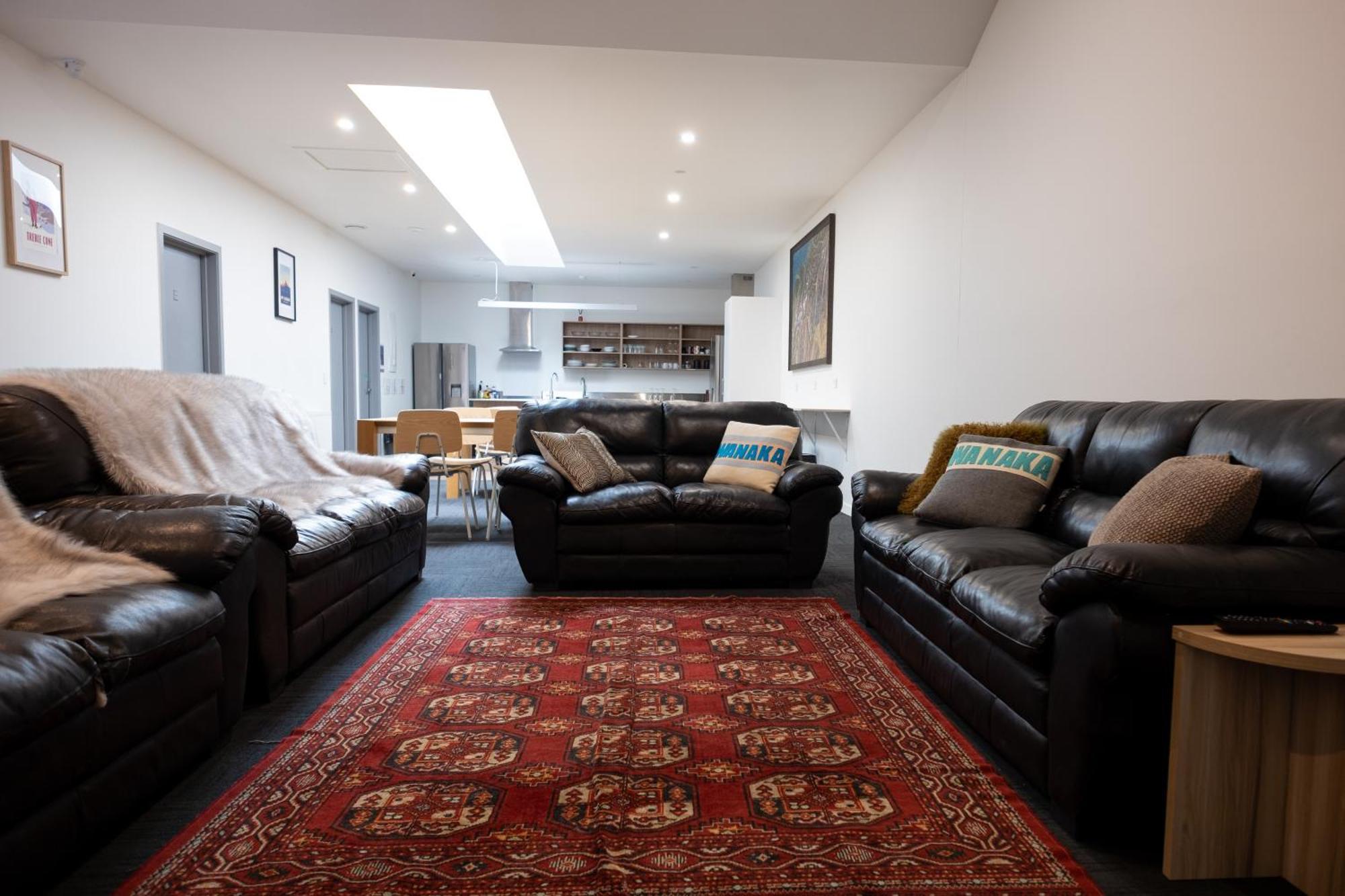 Alpine Junction Townhouse Apartments, Lodge & Hotel Wanaka Exterior photo